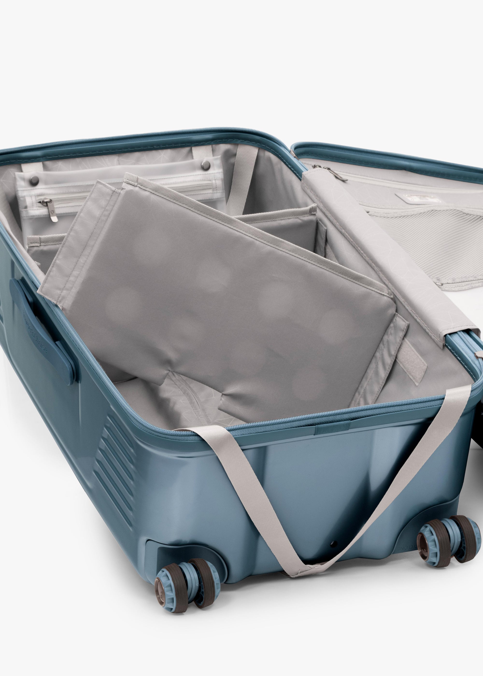 Ultimax II Medium Trunk